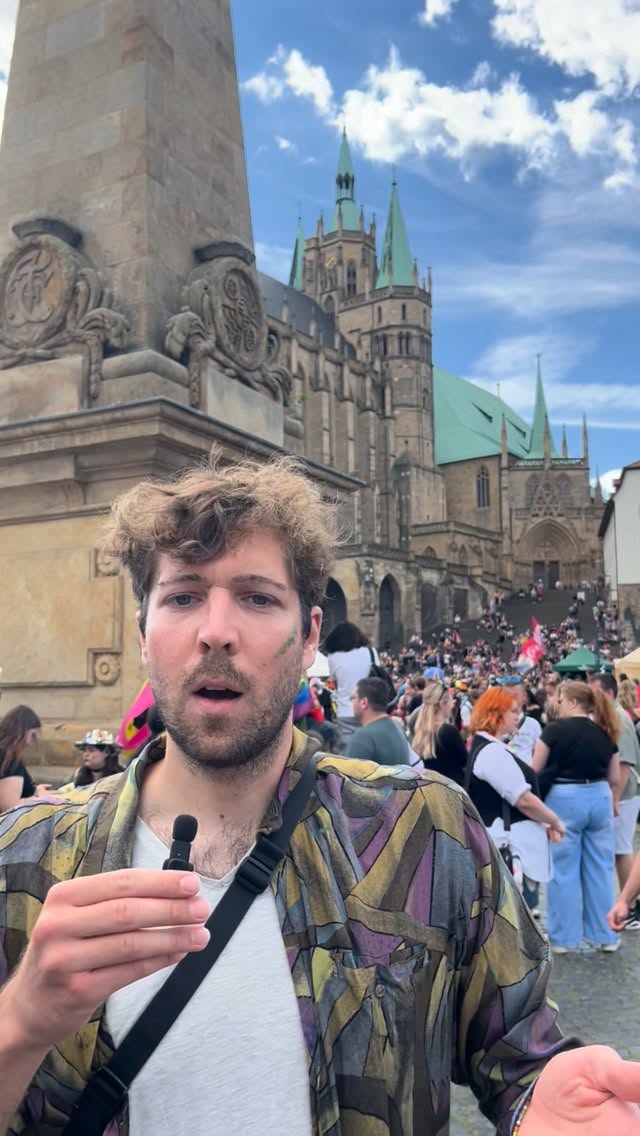 Am 05. September war CSD in Erfurt🏳️🌈
Unser Stadtrat und Fraktionsvorsitzender Jasper Robeck macht deutlich, dass wir weiter für queere Strukturen und ihre Rechte kämpfen müssen. Dafür setzen wir uns in Erfurt ein!
#erfurt #grüneerfurt #grünwirkt #queer #csd