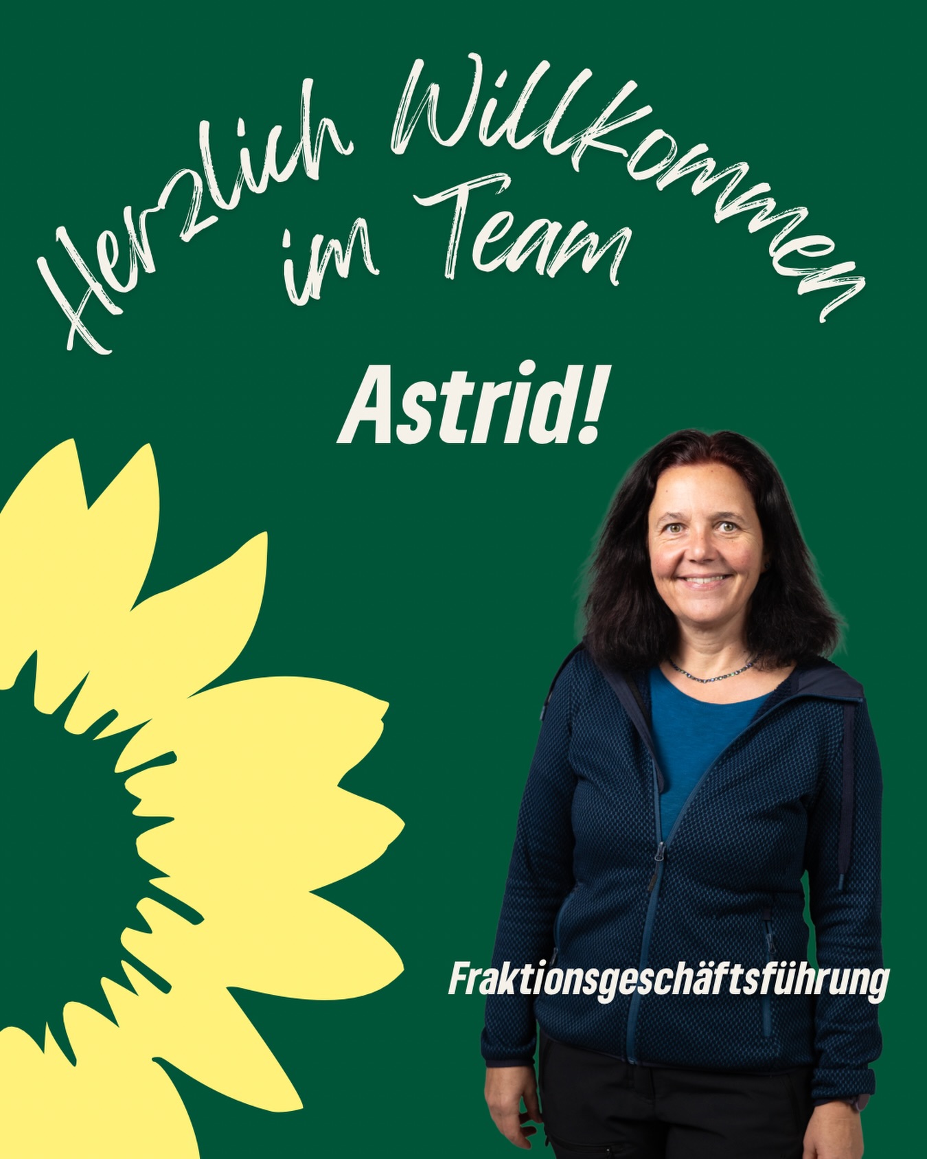 Herzlich willkommen im Team, Astrid! 🌿
Wir freuen uns sehr, Astrid Rothe-Beinlich als neue Fraktionsgeschäftsführerin unserer grünen Stadtfraktion begrüßen zu dürfen! Seit dem 1. November unterstützt sie die Arbeit unserer Fraktion im Erfurter Stadtrat und hält vieles im Hintergrund zusammen.
Gemeinsam mit Martin Kosny begleitet sie zudem unsere Ausschüsse und Gremien – für ein starkes grünes Engagement im Rathaus. 💚
Unsere Fraktionsgeschäftsstelle erreicht Ihr wie gewohnt unter:
📧 b90.gruene-fraktion@erfurt.de
Wir freuen uns auf Eure Fragen, Ideen und Anregungen! ✨🌱