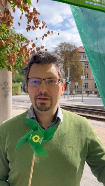 Lass uns reden! - Stadtrat David Maicher 💚

Am Samstag stand unser Stadtrat David Maicher in der Gorkistraße. Vielen Dank für den Austausch und eure Gedanken. 

#grüneerfurt #lassunsreden #grünwirkt #grüneimstadtrat #erfurt