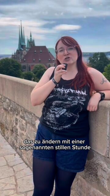 In Erfurt lieben wir unsere Feste, sie bringen Menschen zusammen, schaffen Begegnung und Gemeinschaft.
 Doch nicht alle können das unbeschwert genießen. Für manche bedeuten volle Plätze, laute Musik und grelles Licht Stress oder Überforderung.

Die Lösung ist einfach: eine Stille Stunde. Gedimmtes Licht, keine laute Musik, keine Durchsagen, stattdessen Raum zum Ankommen, Durchatmen und Dabeisein.
Wir wollen, dass es diese besondere Zeit regelmäßig bei beliebten Festen in Erfurt gibt. Damit wirklich alle dazugehören.

Stille ist kein Verzicht, sie ist eine Einladung 💚