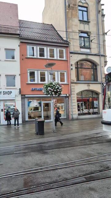 Ökostrom in allen Straßenbahnen? ✅
Jetzt fehlen nur noch saubere Busse, sichere Radwege & ein besserer Takt.
Erfurt kann die Mobilitätswende schaffen – wenn wir gemeinsam Druck machen! 💚
#ErfurtWirdGrün #Mobilitätswende #Verkehrswende